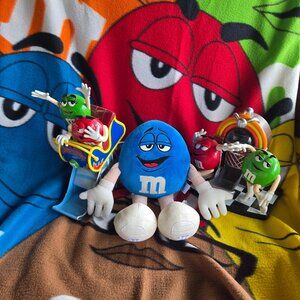Lot M & M's Plush Toy Collectible Candy Dispensers Fleece Blanket